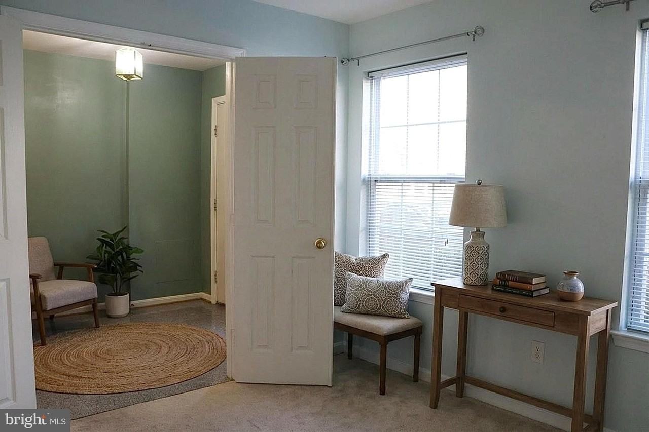 22909 Benson Ter - Photo 4 of 23