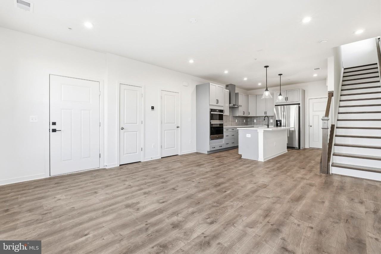 19705 Misty Moss Sq - Photo 4 of 25