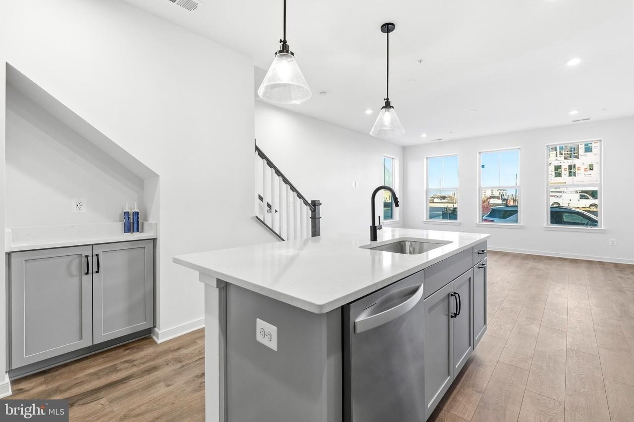 19705 Misty Moss Sq - Photo 7 of 25