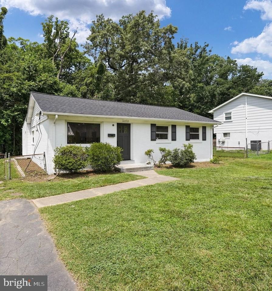 14332 Belleville Avenue - Photo 3 of 25