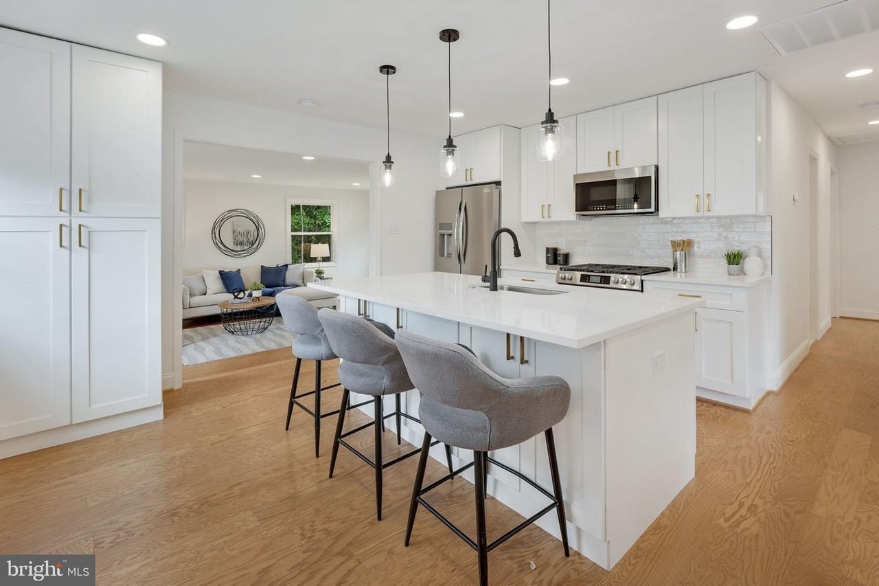 14332 Belleville Avenue - Photo 7 of 25