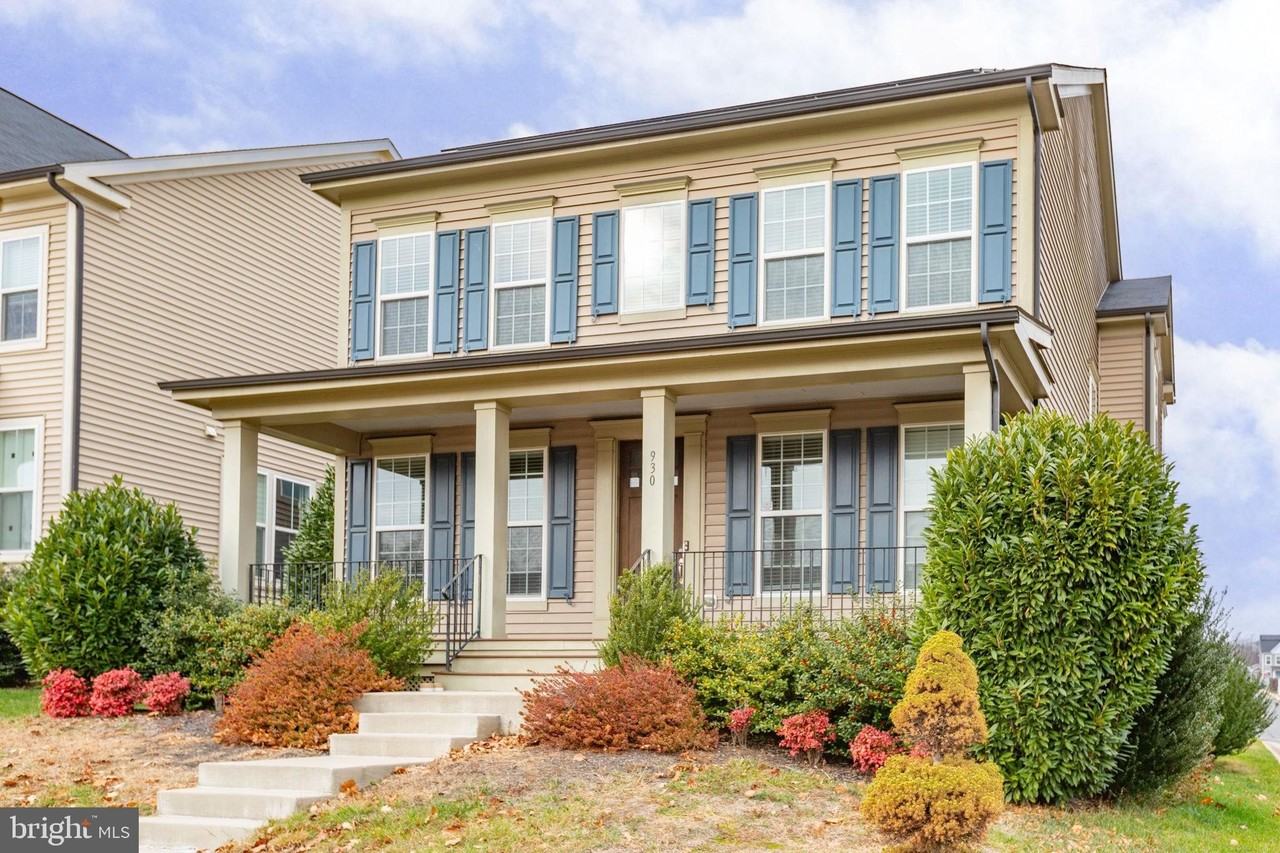 930 Forsythia Ln - Photo 3 of 50