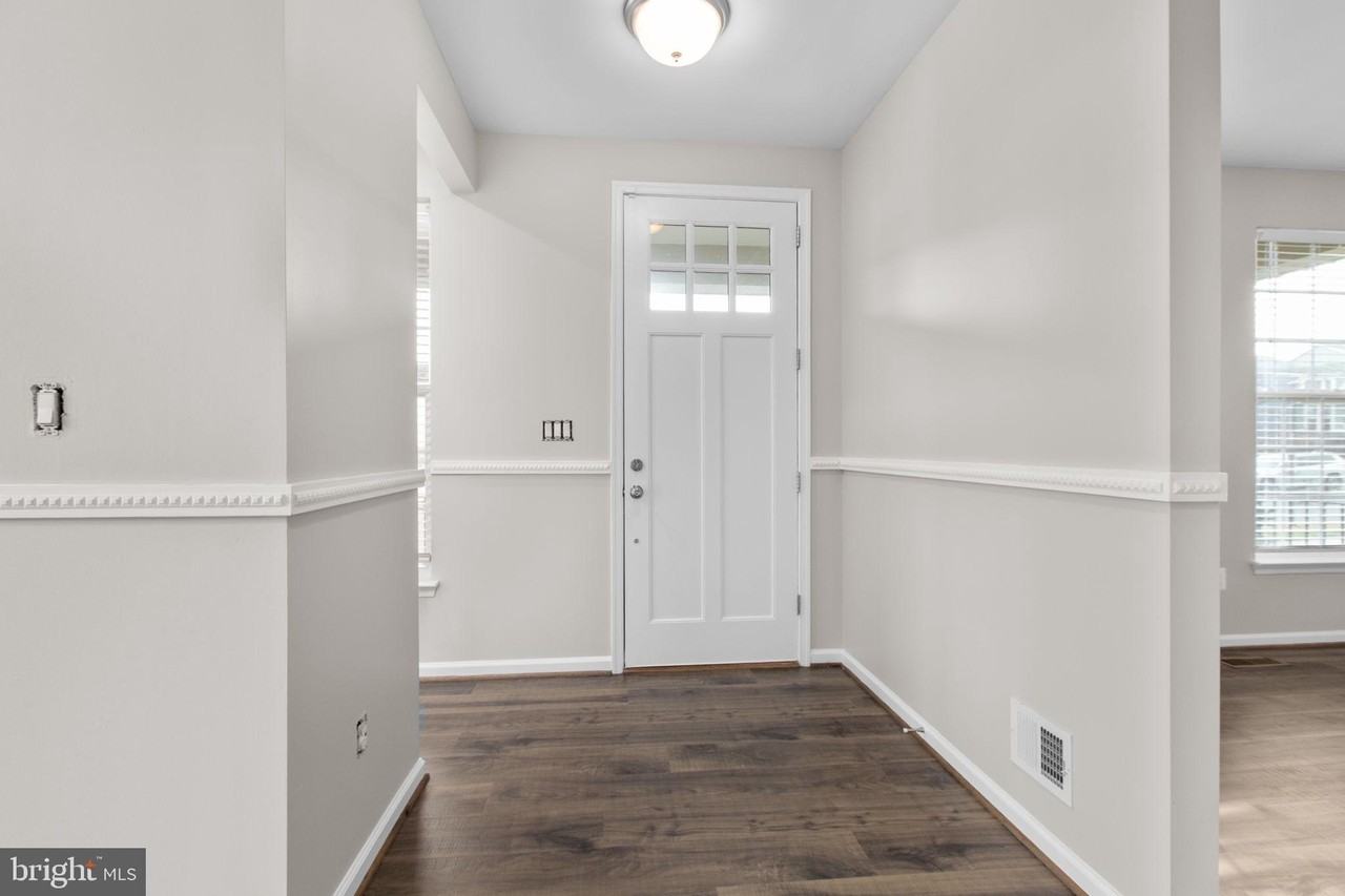 930 Forsythia Ln - Photo 7 of 50