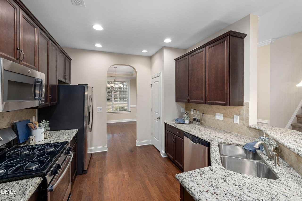 108 Lady's Mantle Lane - Photo 6 of 36