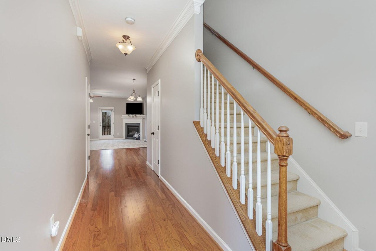 233 Murray Glen Drive - Photo 3 of 19