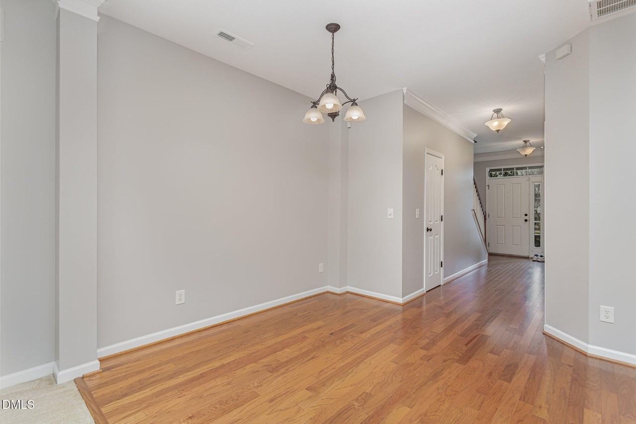 233 Murray Glen Drive - Photo 4 of 19