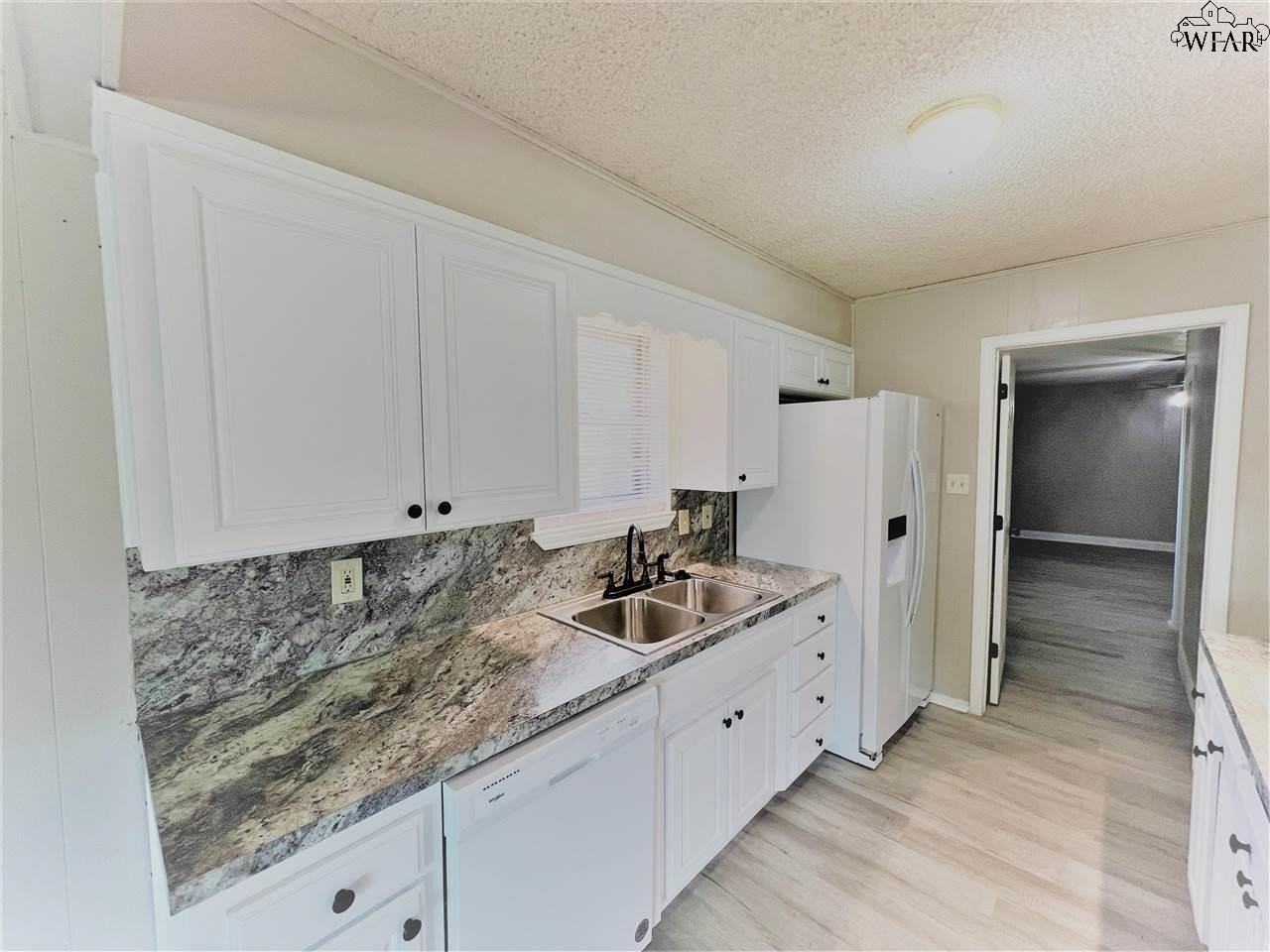 4612 Summit Drive - Photo 5 of 13