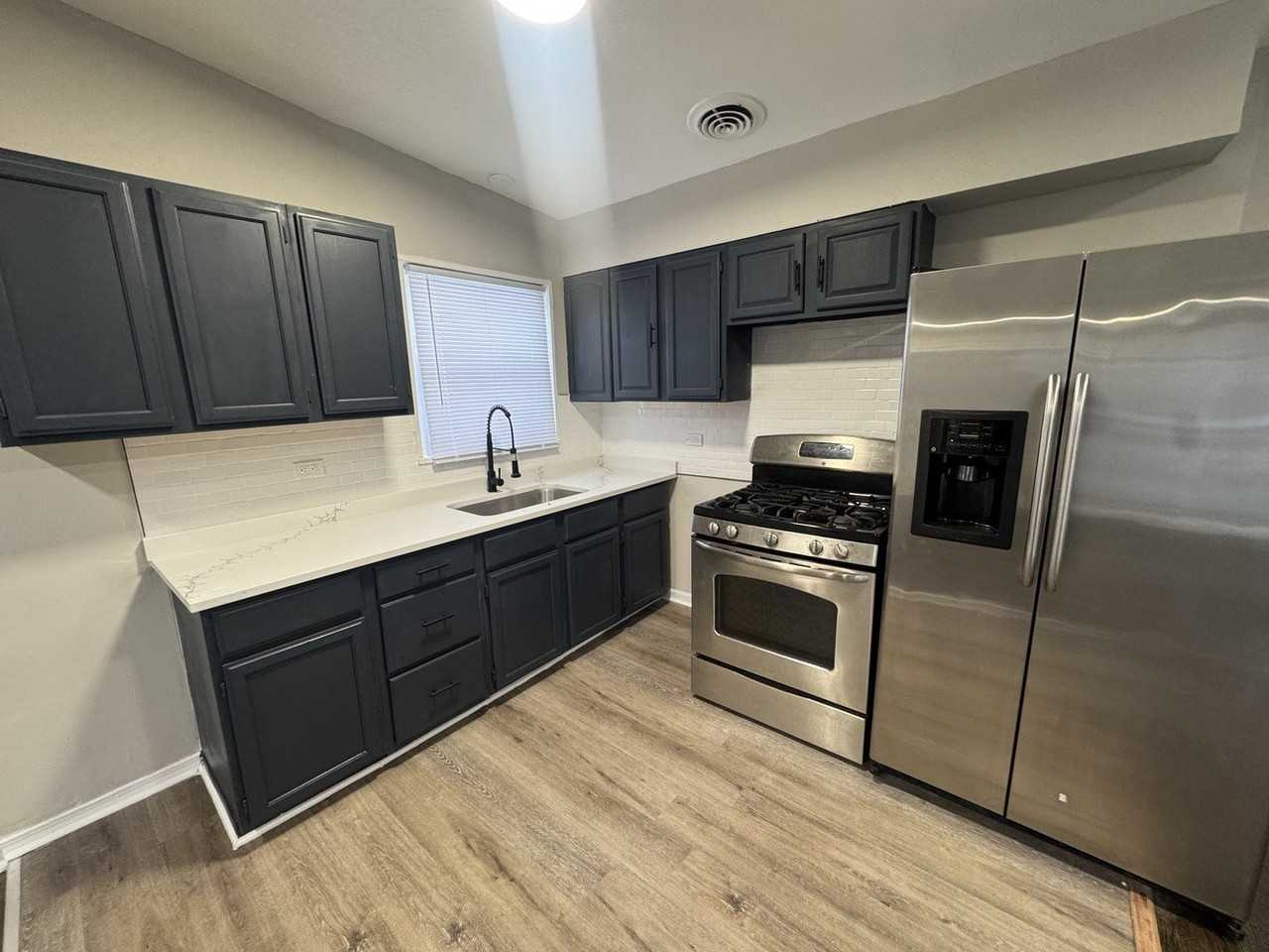 15408 Dobson Avenue - Photo 3 of 4