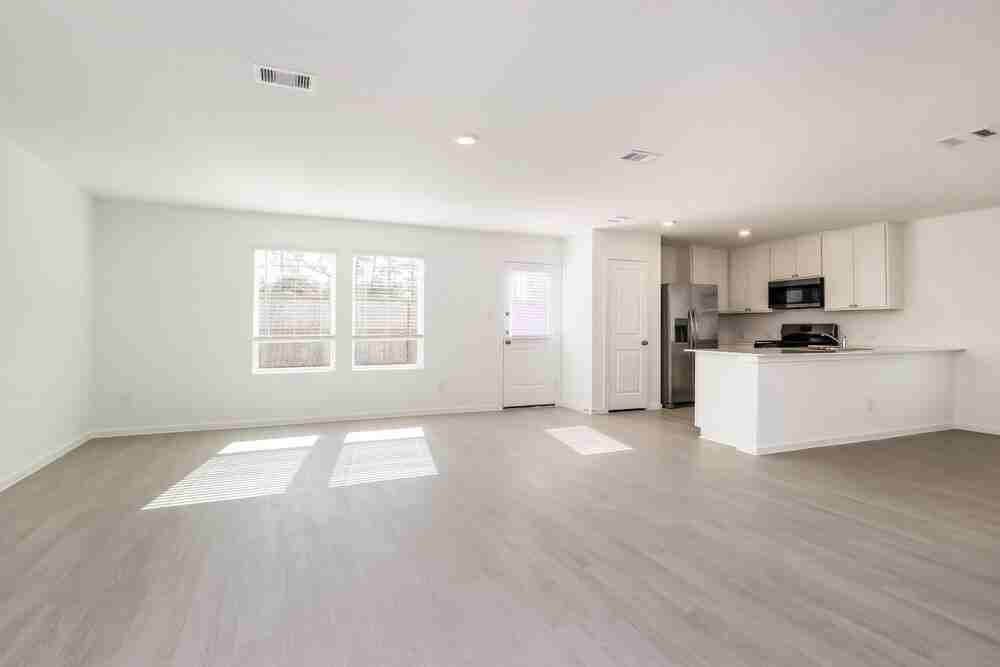 15286 Abella Dr - Photo 4 of 17