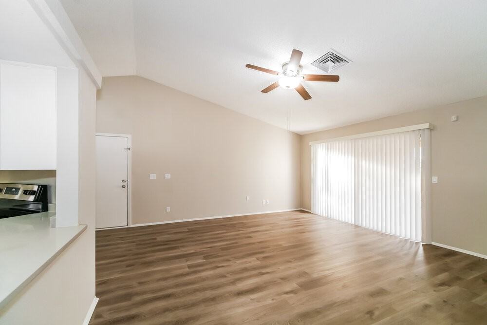 8045 W Larkspur Dr - Photo 4 of 16