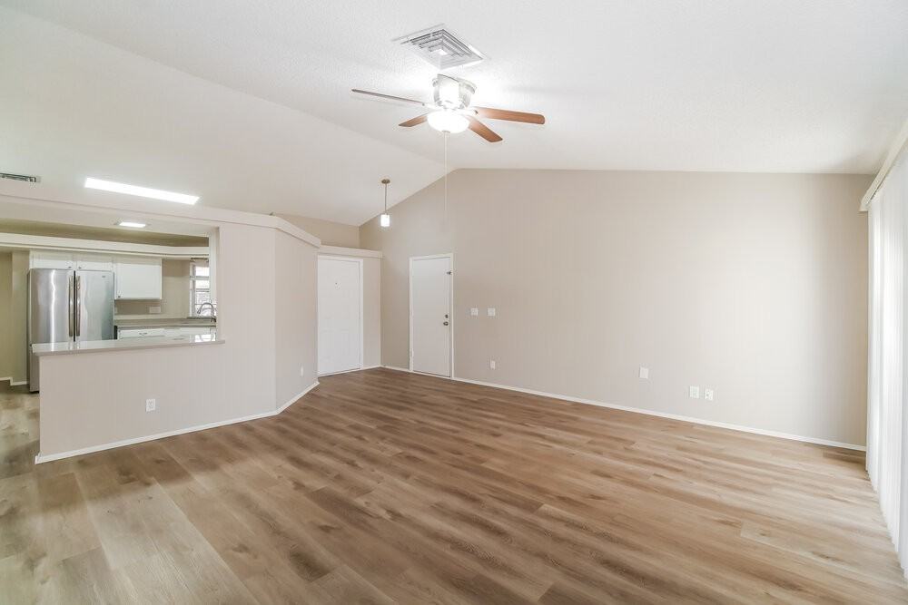 8045 W Larkspur Dr - Photo 5 of 16