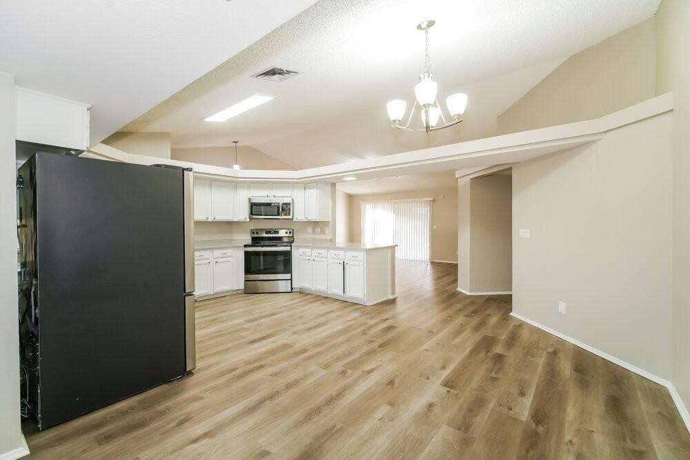 8045 W Larkspur Dr - Photo 7 of 16