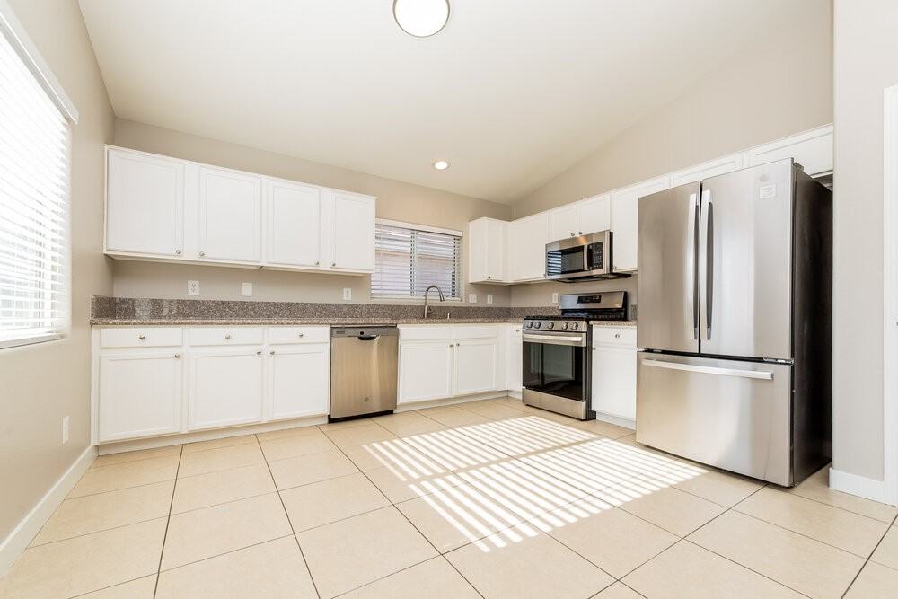 4511 Grotto Ct - Photo 6 of 17