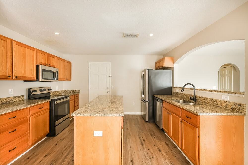 939 Brenton Leaf Dr - Photo 7 of 17