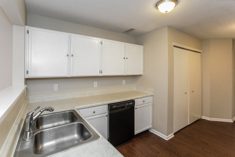 1170 Freemont Ln - Photo 5 of 17