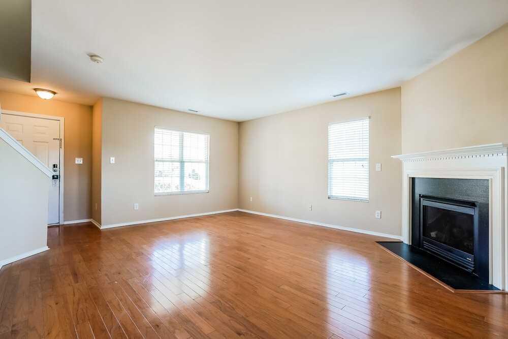 1013 Lockberry Ct - Photo 4 of 17