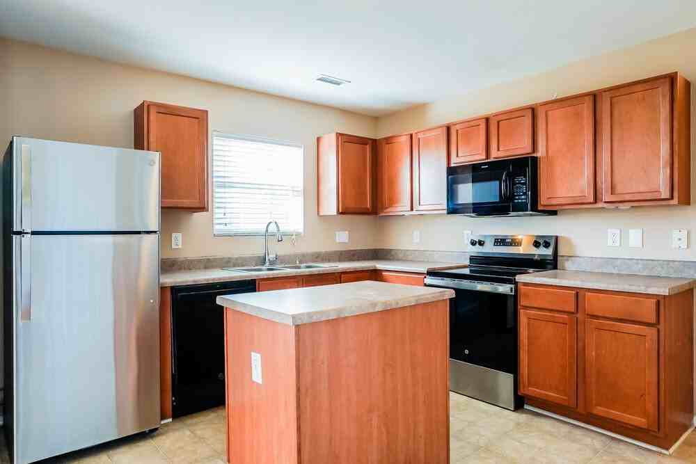 1013 Lockberry Ct - Photo 7 of 17