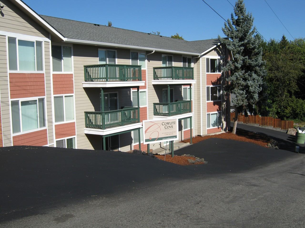Cowlitz Cove Apartments - Photo 2 of 6