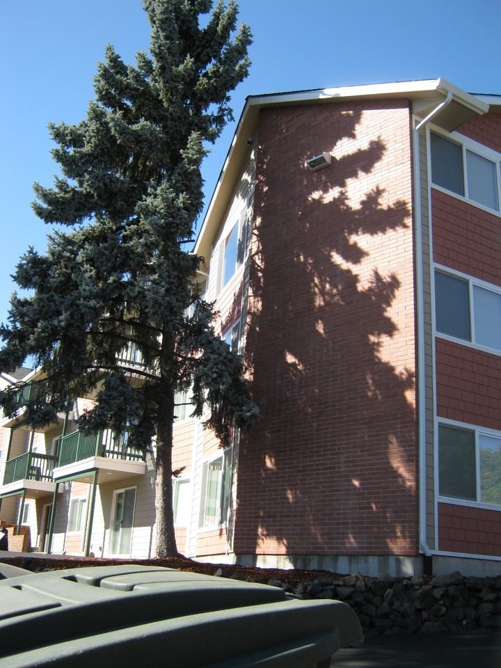 Cowlitz Cove Apartments - Photo 3 of 6