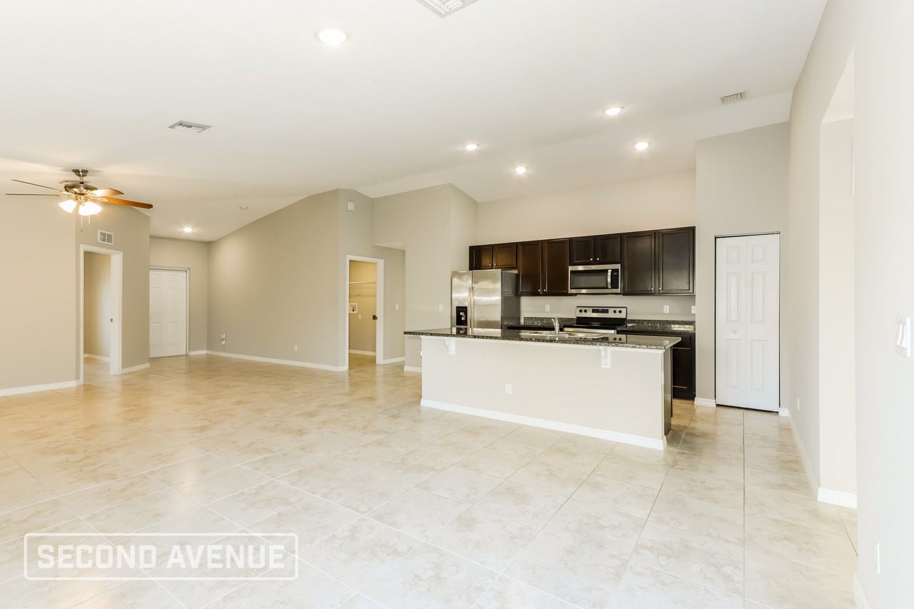 1426 Paramount Avenue Southeast - Photo 4 of 26