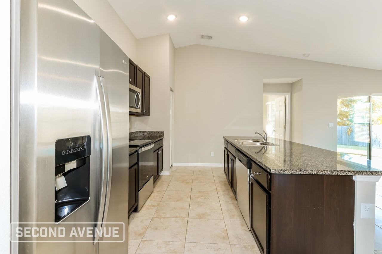 1426 Paramount Avenue Southeast - Photo 7 of 26