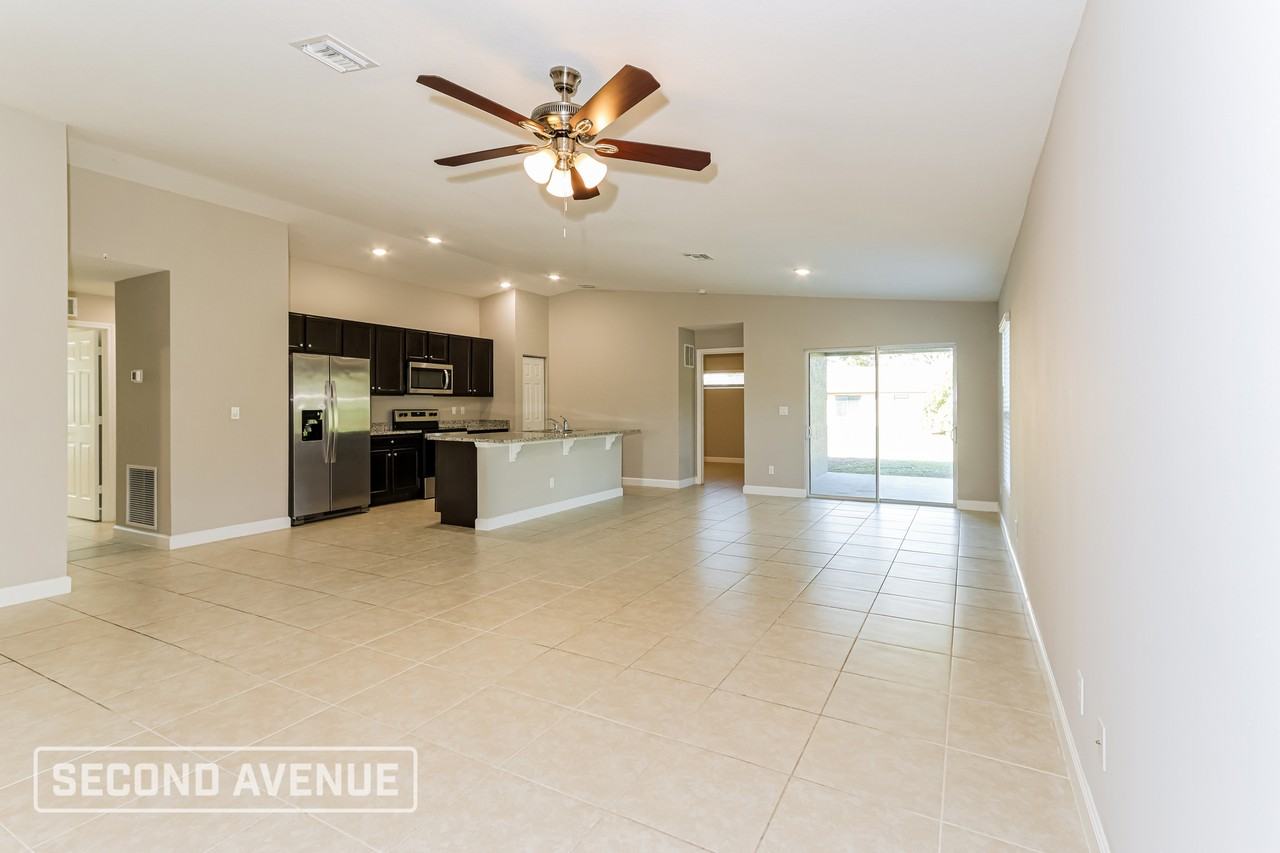 1689 Waltz St Se - Photo 3 of 27