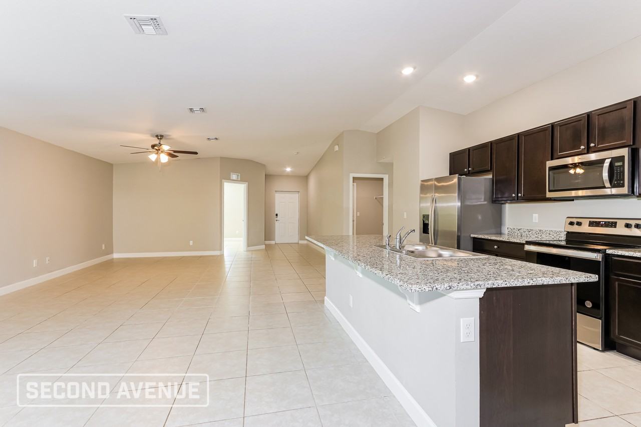 1689 Waltz St Se - Photo 5 of 27