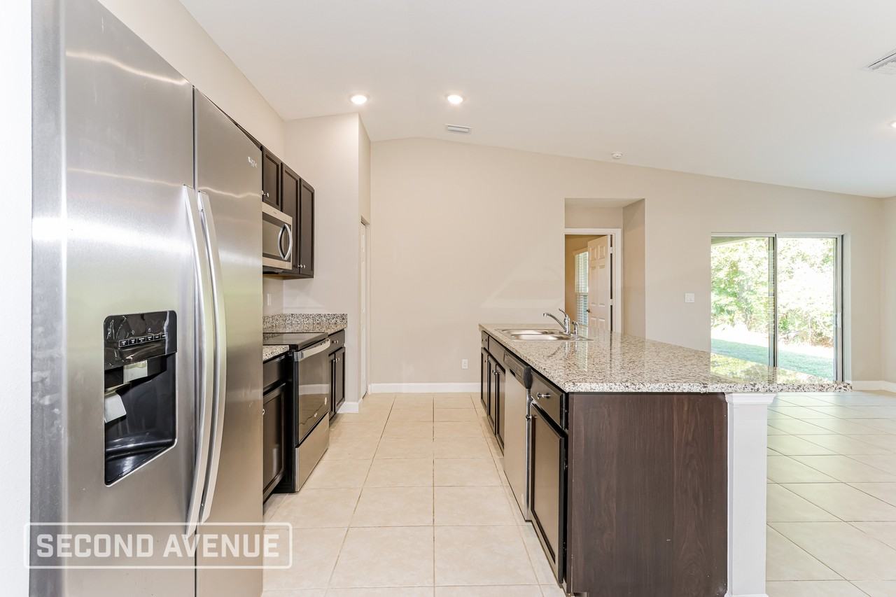 1689 Waltz St Se - Photo 6 of 27