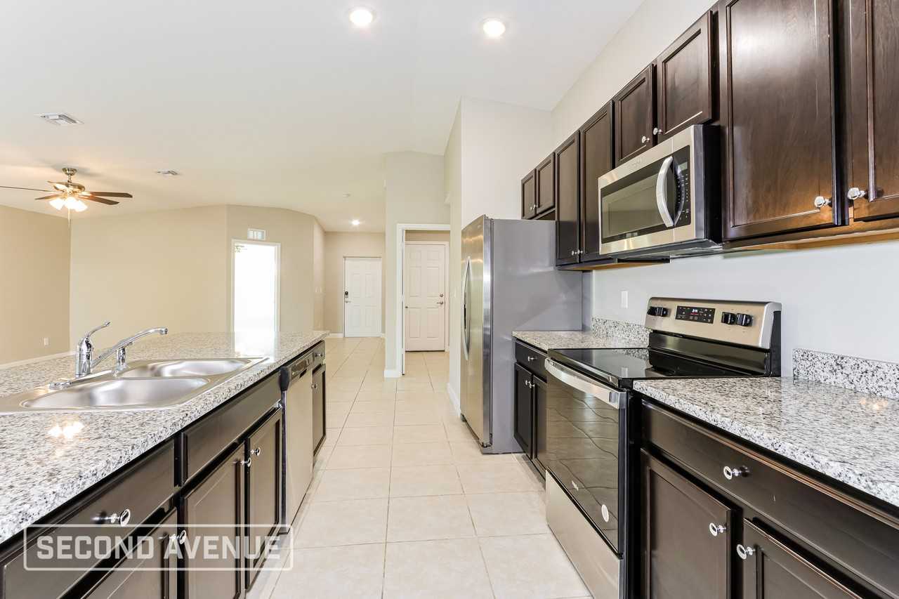 1689 Waltz St Se - Photo 7 of 27