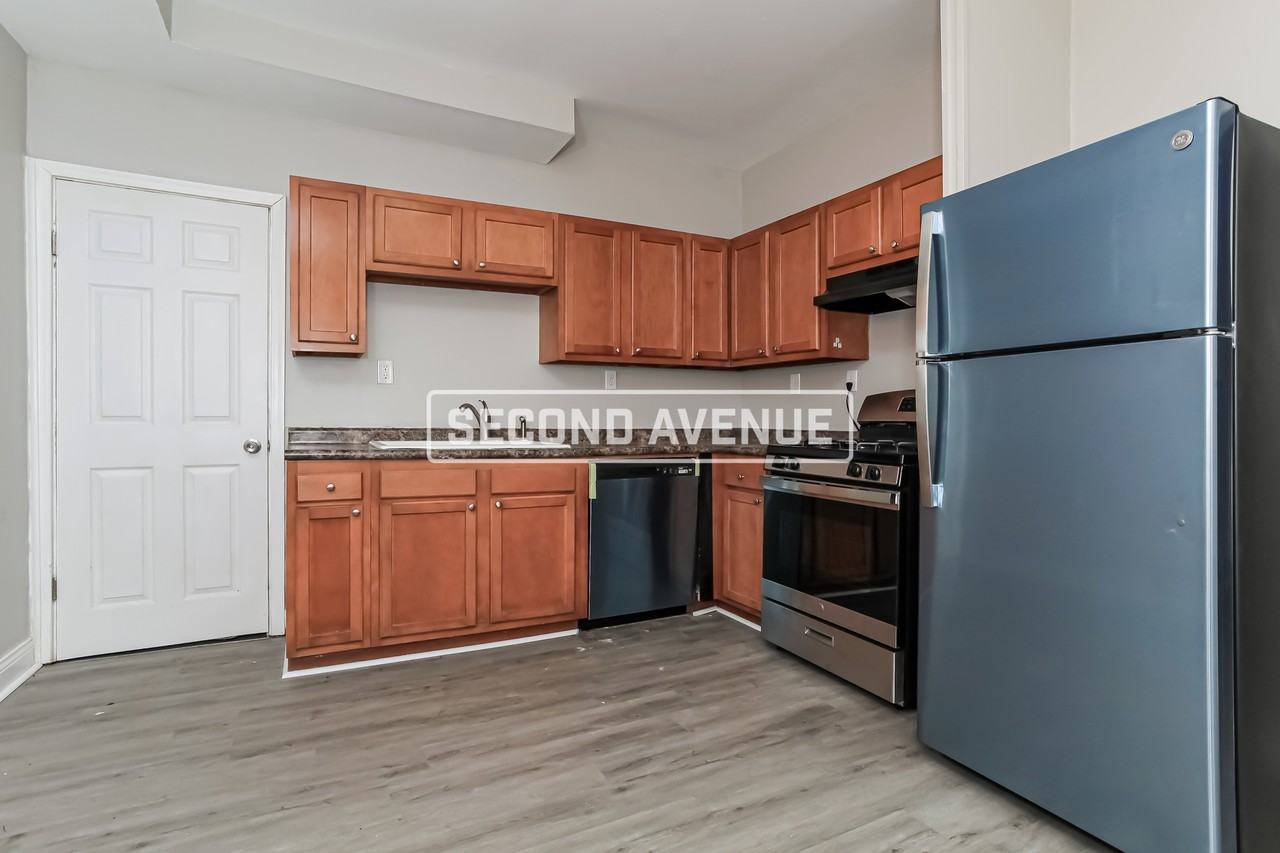 671 Franklin Street - Photo 2 of 19