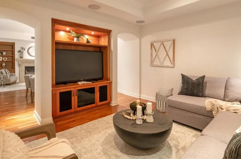 464 Prospect Street - Photo 4 of 13