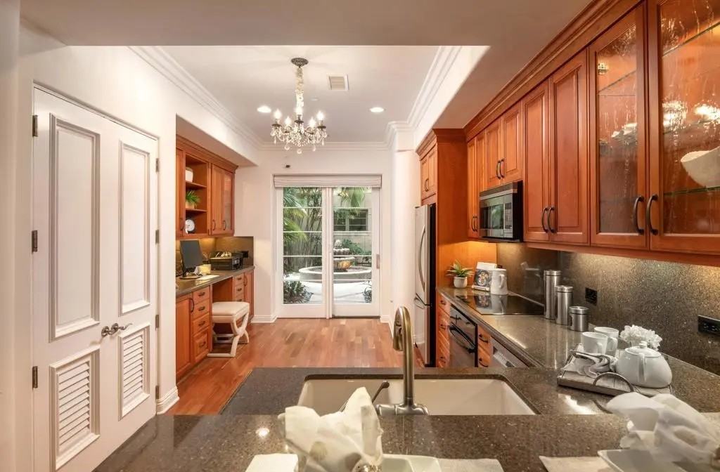 464 Prospect Street - Photo 5 of 13