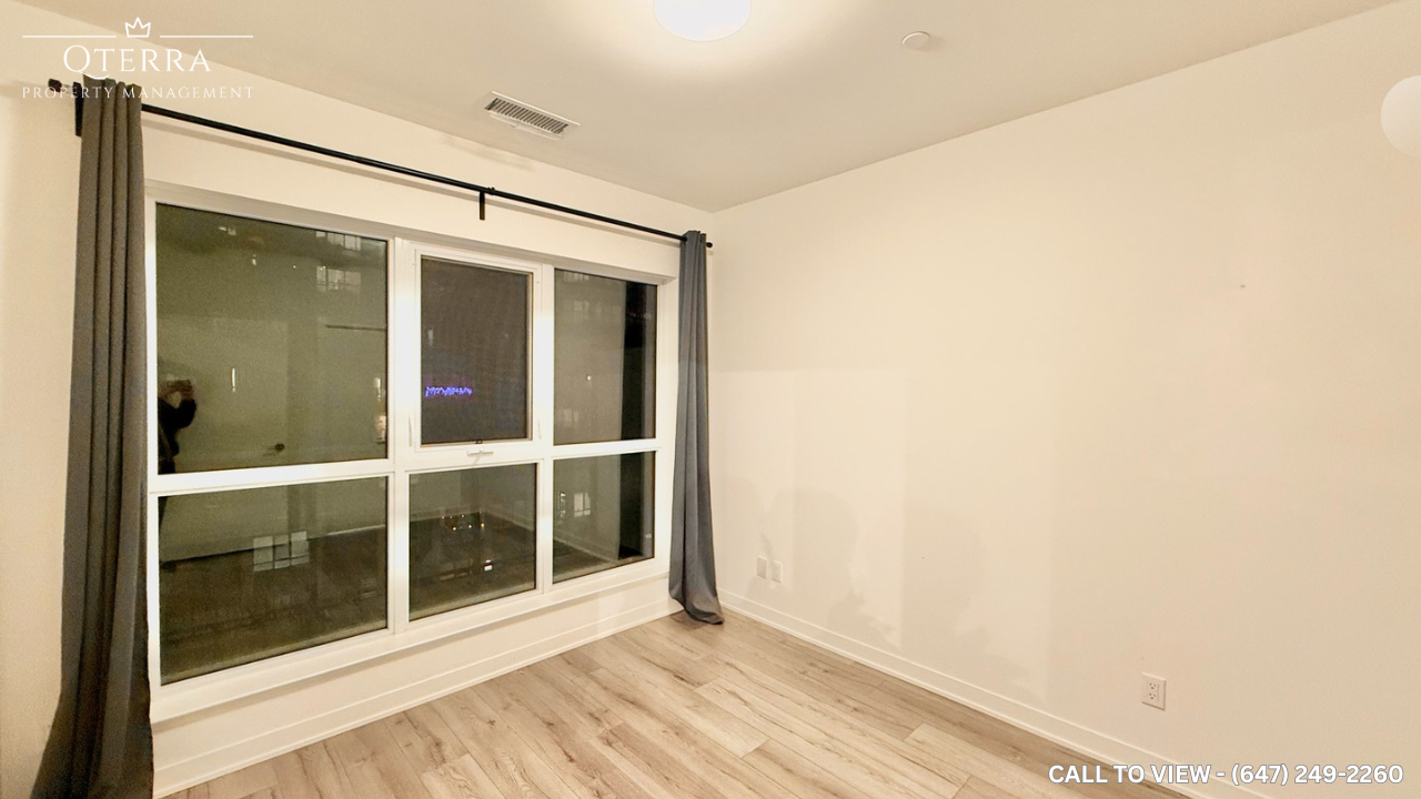 405 Dundas Street West - Photo 2 of 5