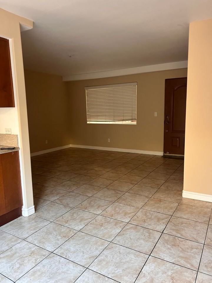 4006 - Photo 6 of 45