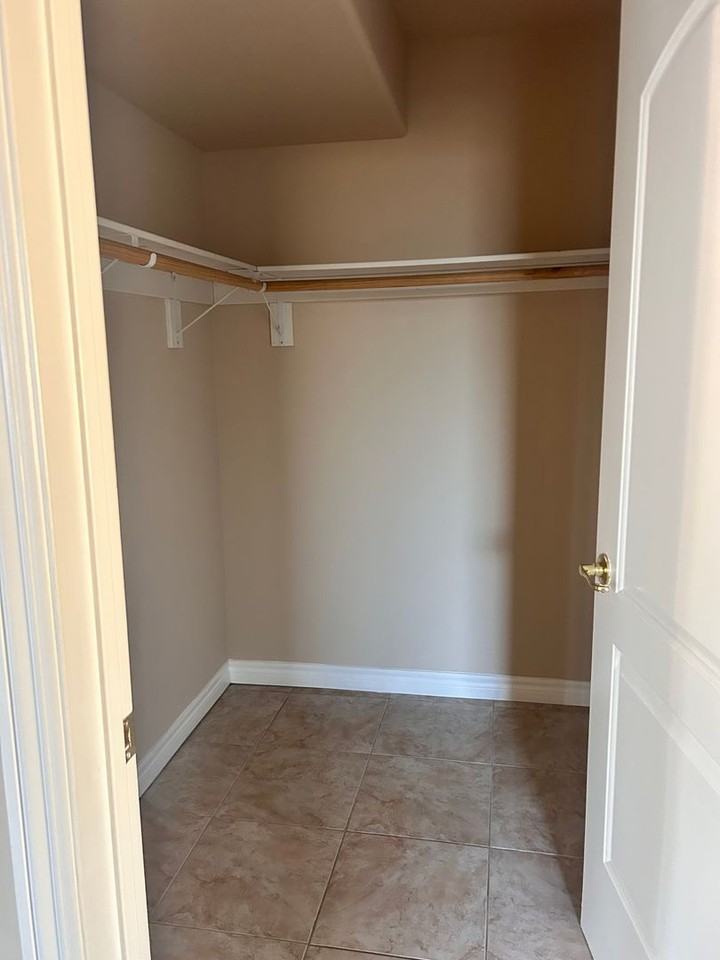 4006 - Photo 7 of 45