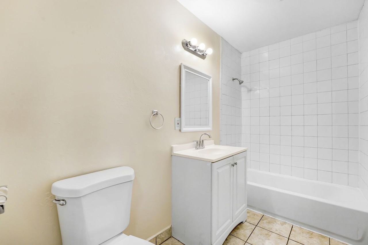 Ramona Garden Apartments - Photo 4 of 30