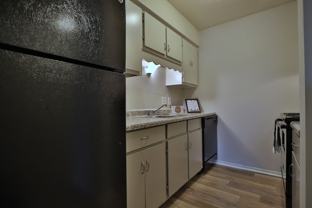 Hollybrook Apartments - Photo 1 of 1