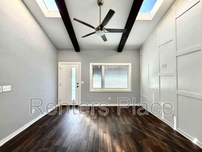 415 S Victor Ave #3 - Photo 4 of 15