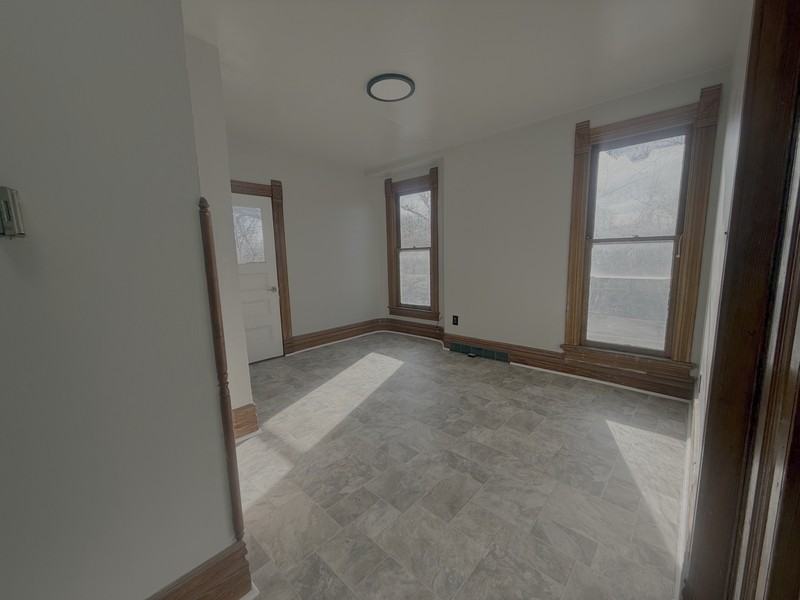 1329 11th Ave - Photo 4 of 8