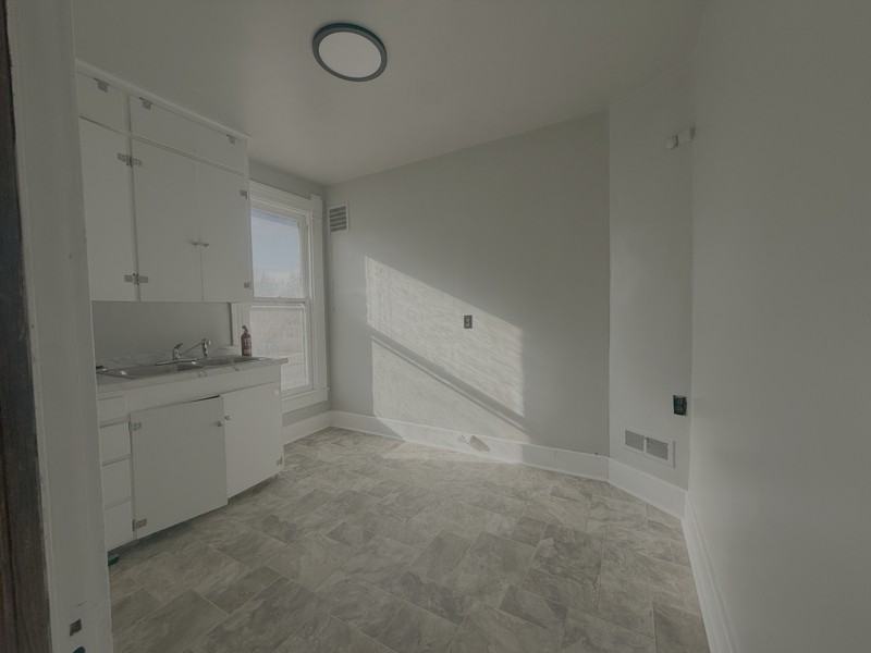 1329 11th Ave - Photo 5 of 8