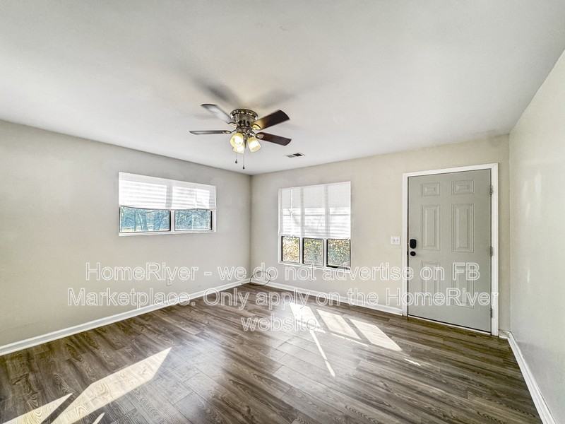 1024 Porter St - Photo 4 of 23