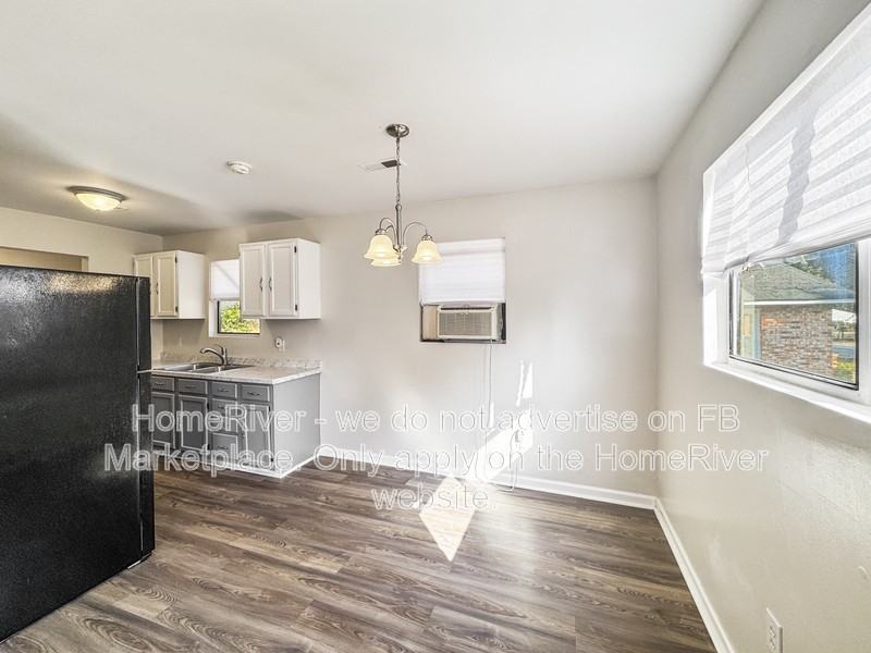 1024 Porter St - Photo 6 of 23