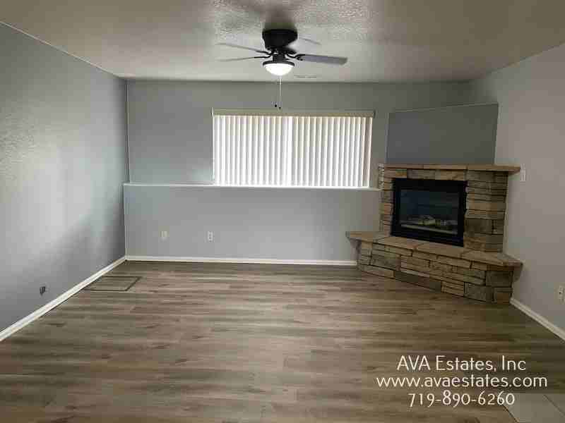 693 East Laporte Drive - Photo 3 of 13