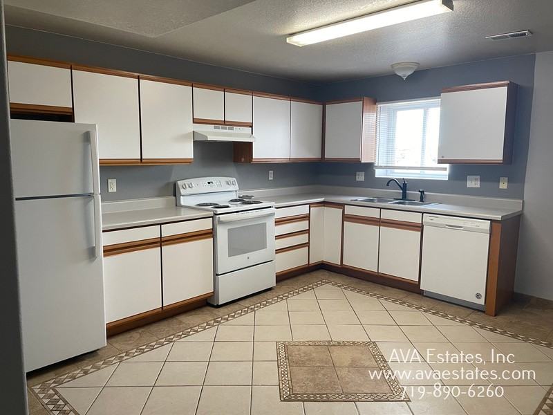 693 East Laporte Drive - Photo 4 of 13