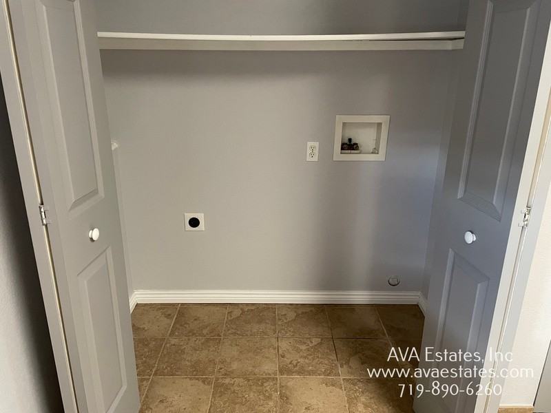 693 East Laporte Drive - Photo 5 of 13