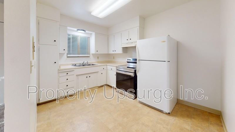 1553 Riverside Dr - Photo 4 of 8