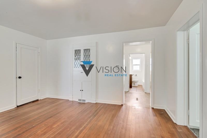 113 East - Photo 7 of 16