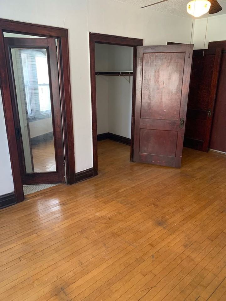 Loring Manor (1518) - Photo 4 of 5