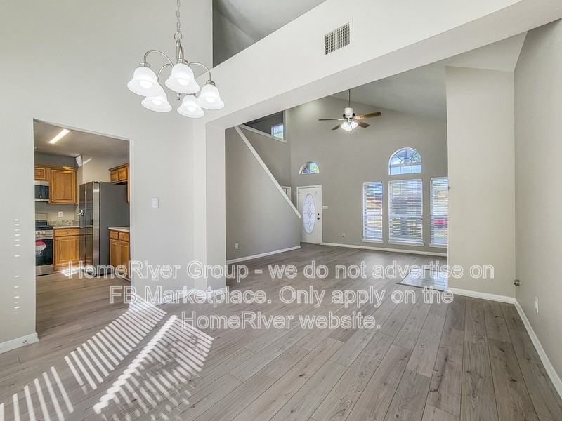 11911 Cottonwood Ln - Photo 3 of 25