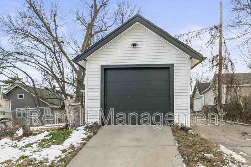 3228 Fontenelle Boulevard - Photo 4 of 27